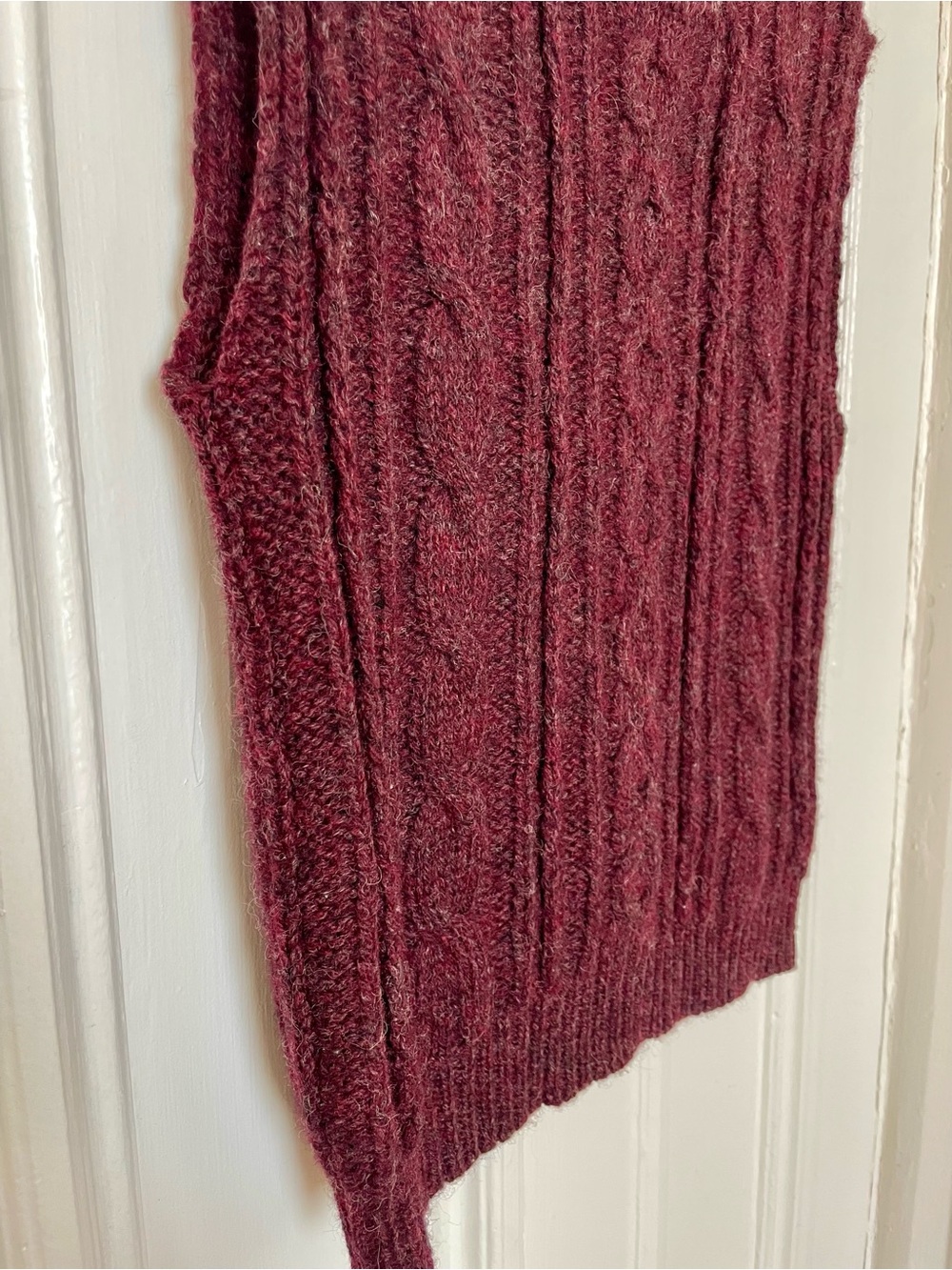 Cable Knit Sleeveless Sweater Vest - Burgundy
